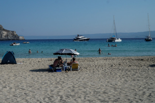 Παγκόσμια προβολή για τον εμβολιασμό στην Ελαφόνησο