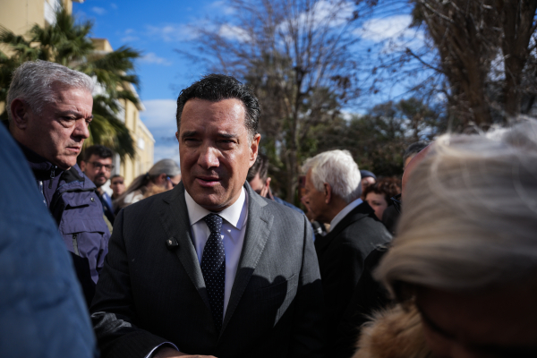 Αφωνία αποφάσισε ο Άδωνις