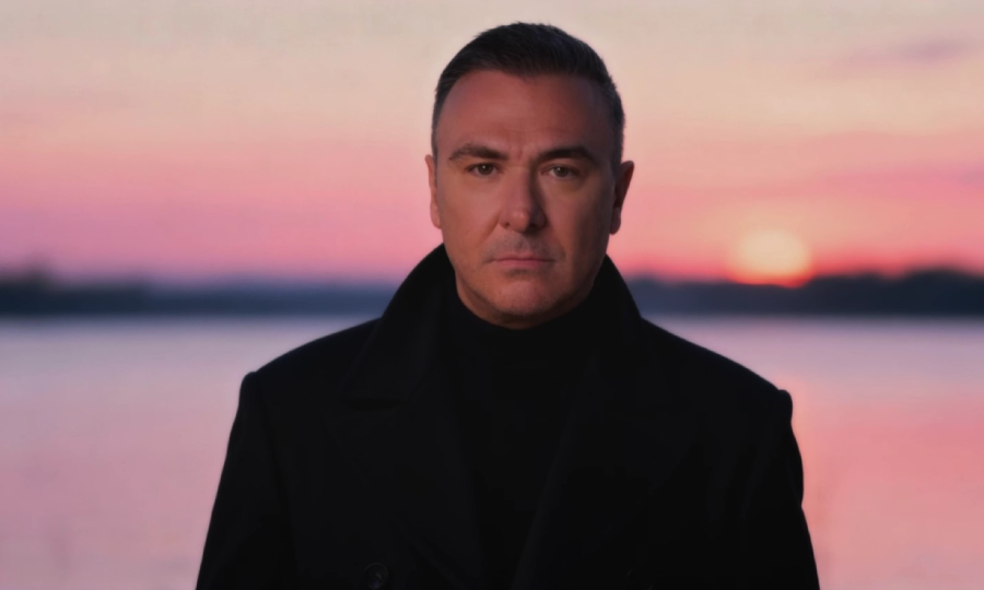 Ο Αντώνης Ρέμος παρουσιάζει το βίντεο κλιπ της νέας του επιτυχίας – «Δευτέρα»