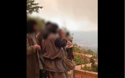 Φωτιά στη Μάνδρα: Αγωνιώδης προσπάθεια αστυνομικών να απομακρύνουν μοναχές