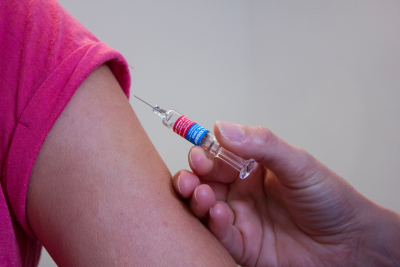 Εμβόλιο: Τέταρτη δόση για δύο κατηγορίες παιδιών 12 έως 17 ετών