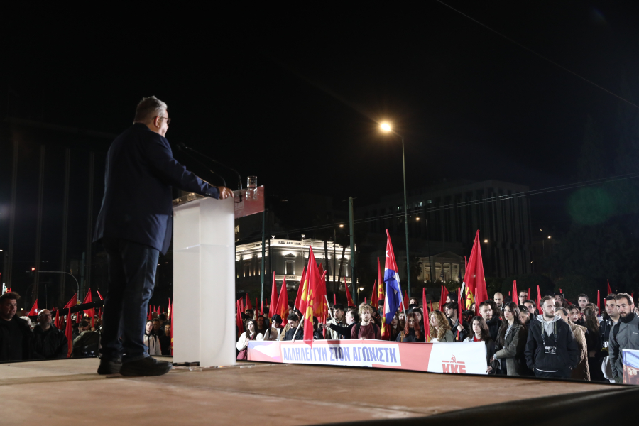 Από τον δρόμο μέχρι το TikTok το ΚΚΕ ανεβάζει τους τόνους!