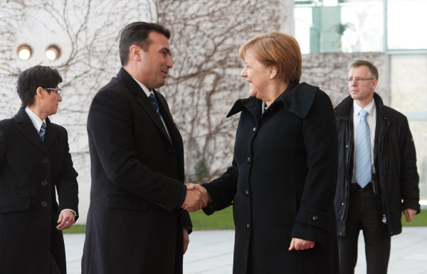 Τηλεφωνική επικοινωνία Ζάεφ - Μέρκελ - Τι συζητήθηκε για την επίσκεψη Τσίπρα στα Σκόπια