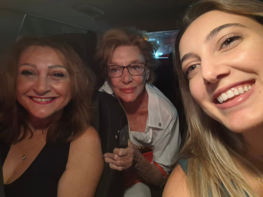 Είδαν την Μάρω Κοντού στο δρόμο και τους ζήτησε να την πάρουν μαζί τους λόγω της απεργίας των ταξί