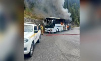 Κέρκυρα: Φωτιά σε τουριστικό λεωφορείο – Απεγκλωβίστηκαν σώοι οι επιβάτες (βίντεο)
