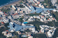 Συναγερμός στην ΕΛΑΣ: Συνελήφθη Αζέρος, φωτογράφιζε τις βάσεις στη Σούδα