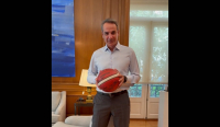 Ο Μητσοτάκης με μπάλα μπάσκετ και «Final Countdown» στο Μαξίμου - Το βίντεο στο TikTok