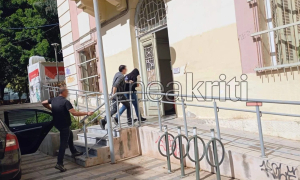 Ηράκλειο: Προσωρινά κρατούμενος ο 30χρονος που κατηγορείται για τον τραυματισμό της συζύγου του