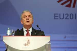 Αβραμόπουλος: Το προσφυγικό «δοκιμάζει» την ενότητα της ΕΕ