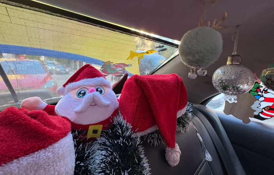 Αυτό είναι το πιο χριστουγεννιάτικο ταξί στην Αθήνα (βίντεο)