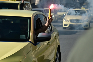 Ταξί: Παρατείνεται η απεργία στην Αττική