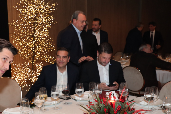 Η αλήθεια για τον χαιρετισμό Φάμελλου-Τσίπρα