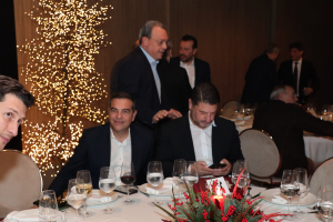 Η αλήθεια για τον χαιρετισμό Φάμελλου-Τσίπρα