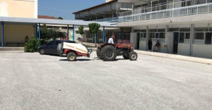 Λάρισα: «Μπούκαρε» με το τρακτέρ για να ψηφίσει (φωτο)