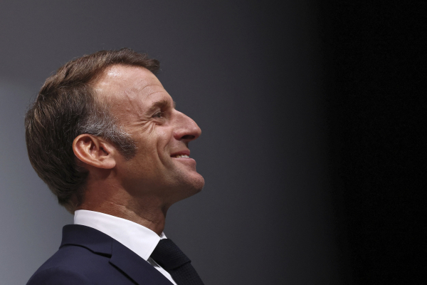 Ο Μακρόν ξεκαθαρίζει ότι δεν παραιτείται - «Βρείτε τα», λέει στα κόμματα