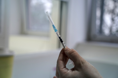 Ποιοι πρέπει να κάνουν τα νέα επικαιροποιημένα εμβόλια -Η σύσταση από την Εθνική Επιτροπή Εμβολιασμού