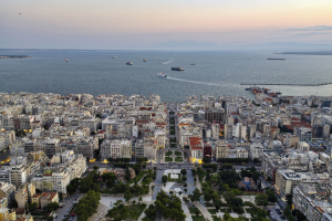 Σάκης Αρναούτογλου: Δύο αόρατα «κύματα» χτύπησαν τη Θεσσαλονίκη σε 90 λεπτά (Γραφήματα)