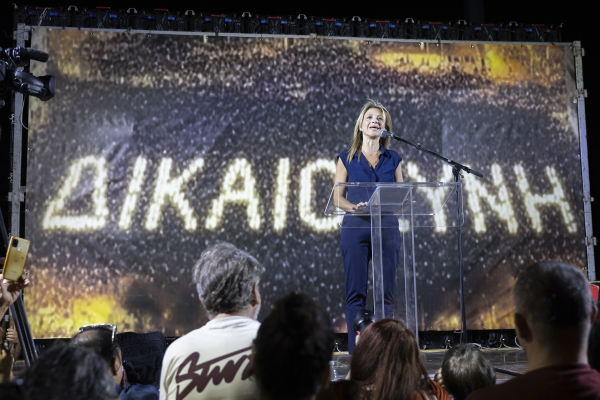 Politico για Καρυστιανού: Οι Έλληνες αναζητούν έναν πολιτικό σωτήρα στη θλιμμένη μητέρα τους