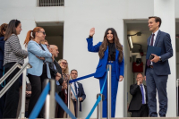 Η Κίμπερλι Γκιλφόιλ γνώρισε το προσωπικό της πρεσβείας των ΗΠΑ (Εικόνες)