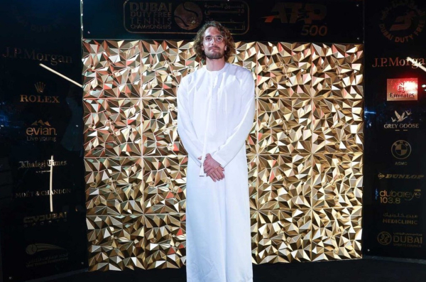 Ο Στέφανος Τσιτσιπάς ντύθηκε «Άραβας πρίγκιπας» στο Ντουμπάι (Βίντεο)