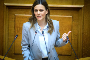 Αχτσιόγλου: Η κυβέρνηση έχει εγκαταστήσει μηχανισμό αισχροκέρδειας και ακρίβειας