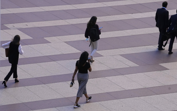Ισπανία: Σεξουαλική επίθεση το χειροφίλημα χωρίς συναίνεση