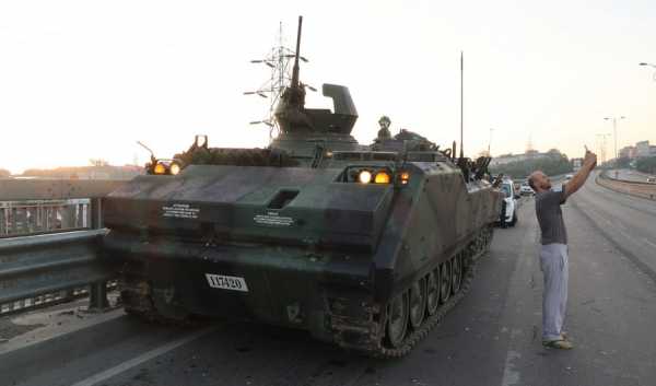 Πάνω από 1.563 συλλήψεις πραξικοπηματιών στρατιωτικών στην Τουρκία