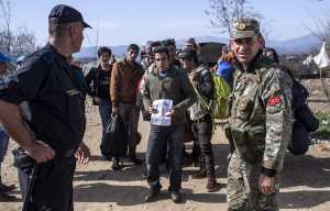 Ενισχύουν τις στρατιωτικές και αστυνομικές δυνάμεις οι Σκοπιανοί στην Ειδομένη