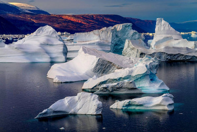 SOS για τη Γροιλανδία: Η τήξη των πάγων θα είναι σύντομα μη αναστρέψιμη