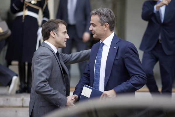 Στην Κύπρο σήμερα Μητσοτάκης και Μακρόν - Συνάντηση με Χριστοδουλίδη