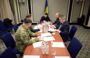 Διαβουλεύσεις στη Γερμανία για την Ουκρανία: 5,5 ώρες συζητούσαν Ζελένσκι, Γουίτκοφ και Κούσνερ