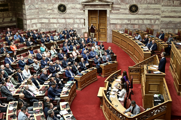 ΣΥΡΙΖΑ και Νέα Αριστερά το σκέφτονται για τα μέτρα Μητσοτάκη