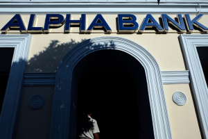 Το «deal» Alpha Bank - AXIA, ο συμβιβασμός της Intralot στις ΗΠΑ, η δεκαετής φορολογική περιπέτεια της ΕΧΑΕ και η Vanguard Defence Systems