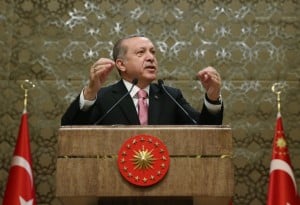 Ο Ερντογάν αρνείται ότι η συνταγματική αναθεώρηση τον μετατρέπει σε δικτάτορα