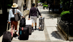 Στα 22,4 δισ. ευρώ οι τουριστικές εισπράξεις Ιανουαρίου-Οκτωβρίου 2025