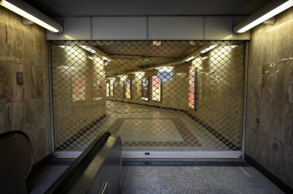 Απεργία σήμερα: Σε απεργιακό κλοιό η χώρα σήμερα - Κατεβάζει «ρολά» το Δημόσιο - Τι ισχύει για ΜΜΜ, λιμάνια, σχολεία και τράπεζες