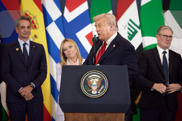 Άγνωστος «χ» ο παράγοντας Τραμπ για την κυβέρνηση