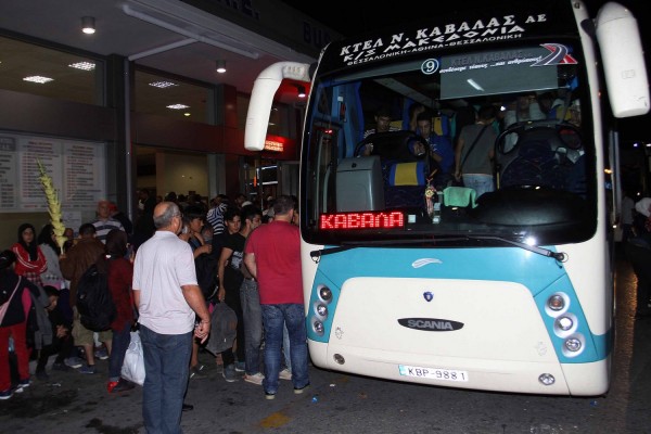 Μαζική η έξοδος των εκδρομέων - Επιπλέον δρομολόγια σε ΚΤΕΛ και τρένα