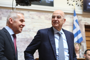 Στην επιτροπή Εθνικής Άμυνας ο Δένδιας - Τι είπε για συγχωνεύσεις στρατοπέδων και για στρατιωτικά νοσοκομεία