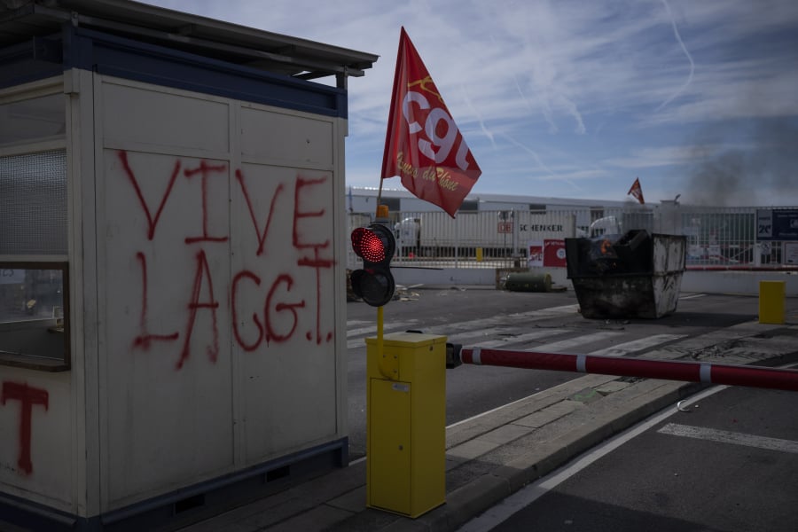 Το «μνημόνιο» Μπαϊρού βγάζει στον δρόμο τους Γάλλους: «Δεν θα πληρώσουν οι εργαζόμενοι τον λογαριασμό»