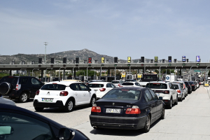 Έξοδος Πάσχα: Περισσότερα από 420.000 οχήματα έφυγαν από την Αττική