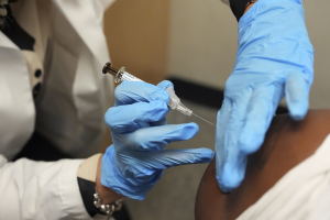 Έρευνα: Το εμβόλιο κατά του HPV σχεδόν μηδένισε τον κίνδυνο θανάτου από καρκίνο του τραχήλου πριν τα 30