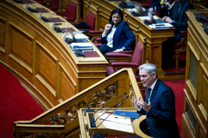 Νέα σύγκρουση για τον Παναγόπουλο στη Βουλή: «ΠΑΣΟΚάρα είναι ο Βρούτσης, ο Γεωργιάδης, η Κεραμέως;»