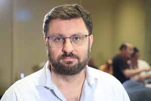 Ζαχαριάδης: Ο «τζάμπας» για τη ΝΔ είναι ο μισθοσυντήρητος που δυσκολεύεται να πληρώσει ενοίκιο