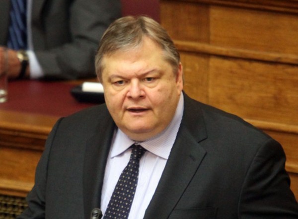 Βενιζέλος: Η κυβέρνηση δεν θα πέσει αν δεν ψηφιστεί το νομοσχέδιο για την αναδοχή από ομόφυλα ζευγάρια