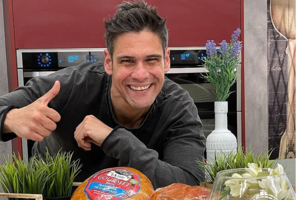 Η σπόντα Ουγγαρέζου για τις πλαστικές της Ιωάννας Μαλέσκου: «Κάνει μπούλινγκ στον εαυτό της» (εικόνα)