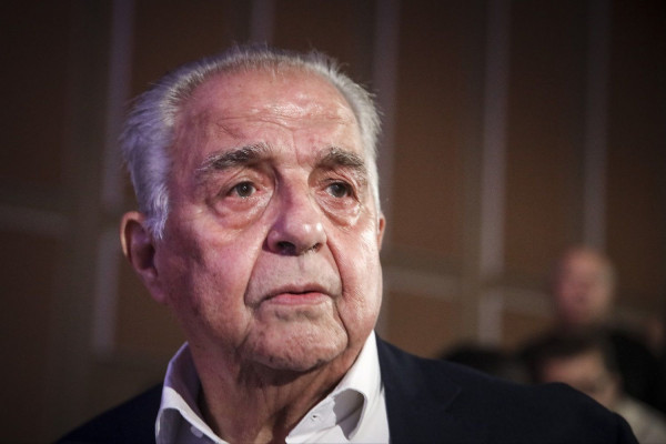 Εξάρχεια: Επίθεση κατά του βουλευτικού αυτοκινήτου του Φλαμπουράρη