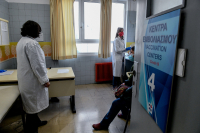 Γαλιατσάτος: «Ασφαλές να λάβουμε τα εμβόλια γρίπης και κορονοϊού παράλληλα» (βίντεο)