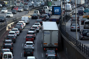 Κυκλοφοριακό «έμφραγμα» στους δρόμους: Κίνηση σε κέντρο, Συγγρού, Κηφισό και Κατεχάκη