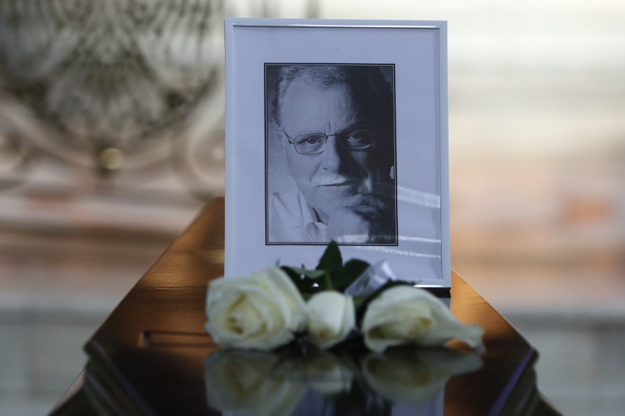 Κηδεία Κώστα Χαρδαβέλλα: Θρήνος στο τελευταίο αντίο στο σπουδαίο δημοσιογράφο (φωτο)